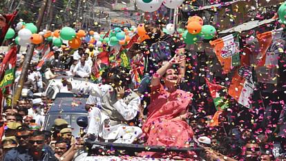 Road show: Priyanka Gandhi stops speech during Namaz in Saharanpur and see photos