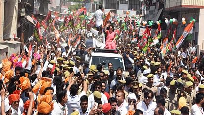 Road show: Priyanka Gandhi stops speech during Namaz in Saharanpur and see photos