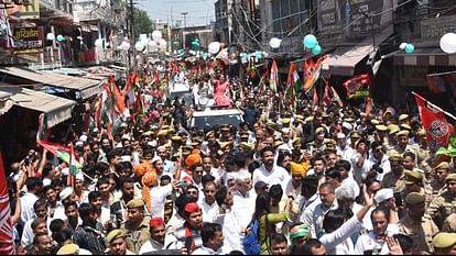 Road show: Priyanka Gandhi stops speech during Namaz in Saharanpur and see photos