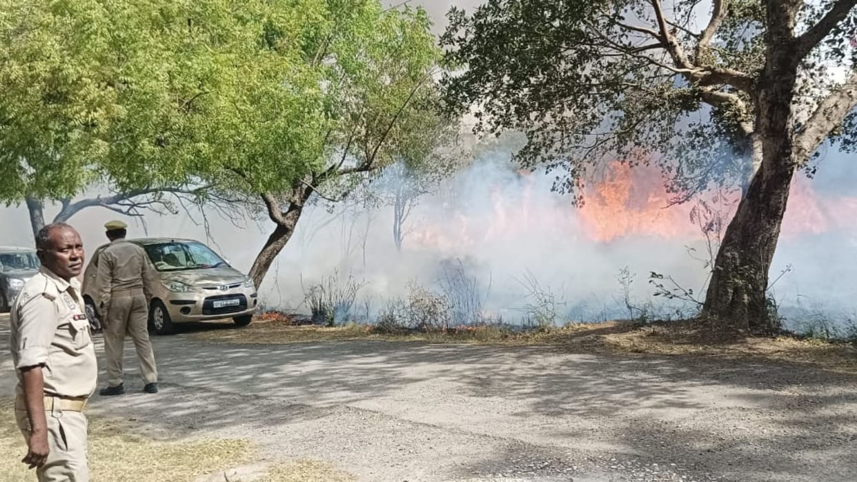 fire in Vikas Bhawan Mau campus major accident averted