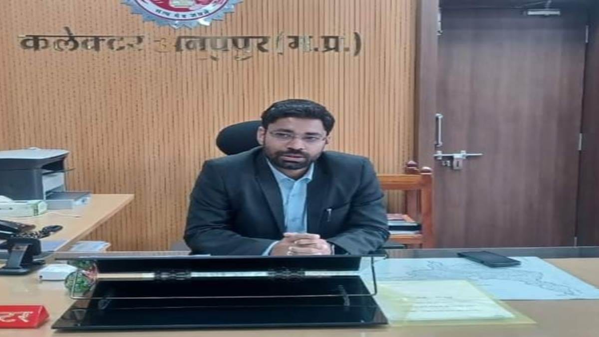 Collector and District Magistrate sent 3 criminals to district Badar