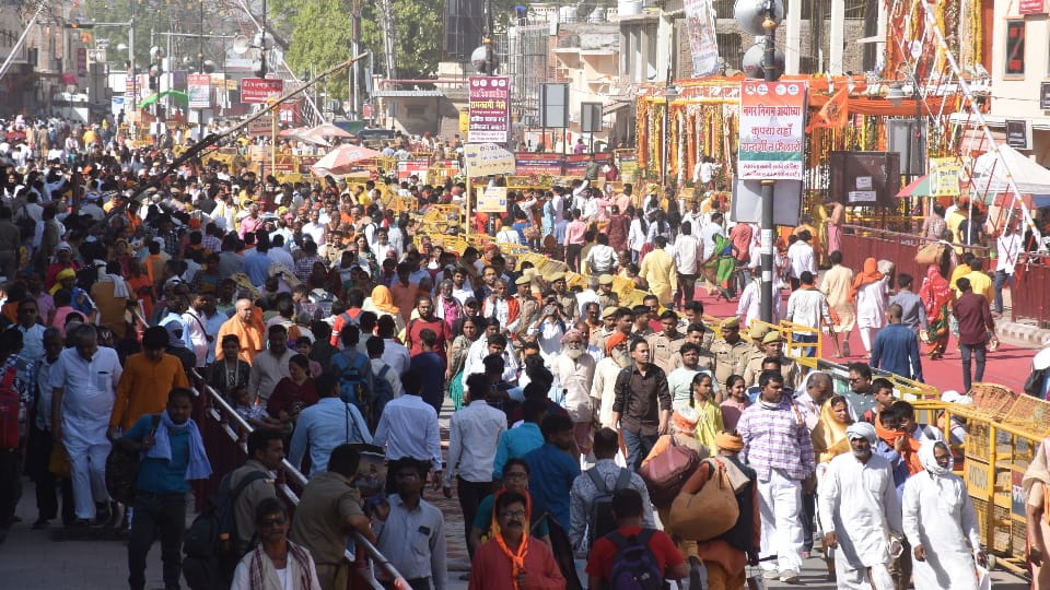 Ayodhya Ram Lalla Surya Tilak Devotees from India and abroad reached Ayodhya to witness Ram Janmotsav