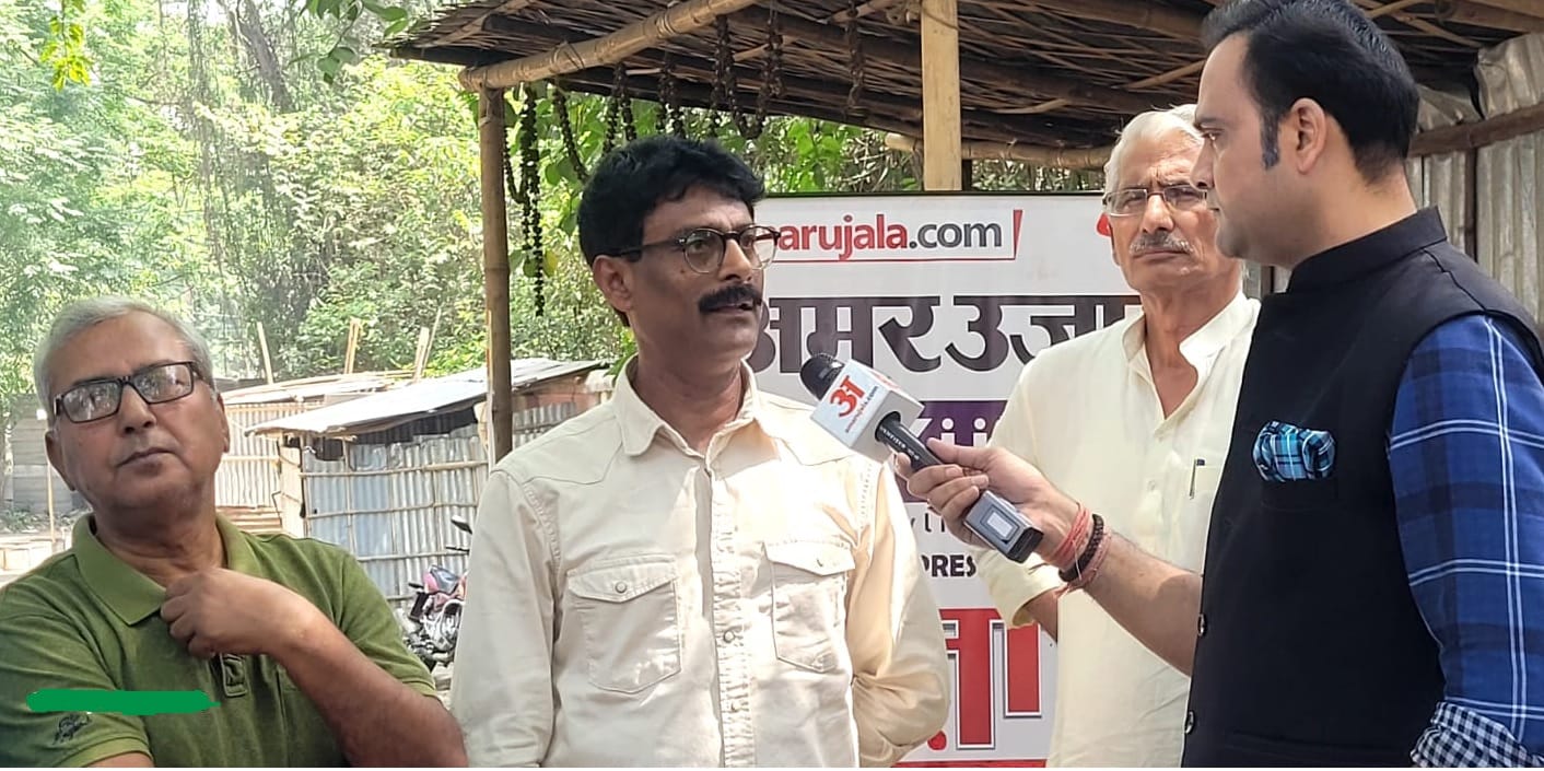 पूर्णिया में चाय पर चर्चा कर रही अमर उजाला की टीम।