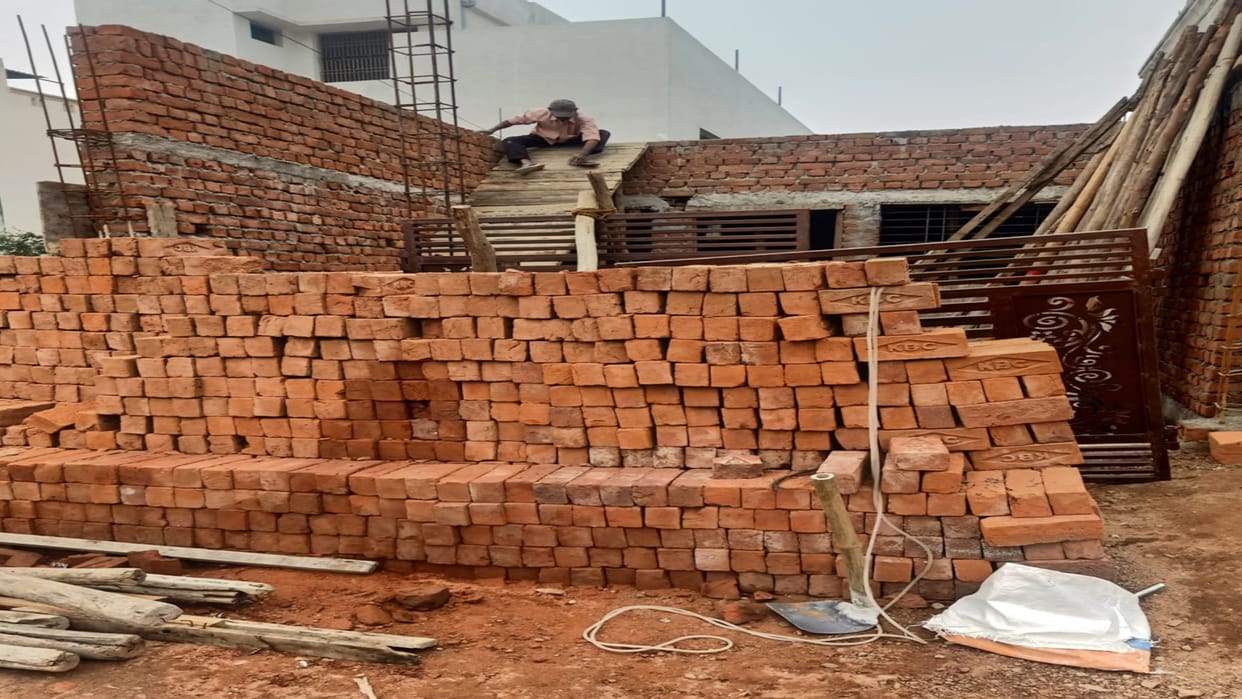 Land mafia bullying in Durg: Illegal construction on 40 year old road, complaint to collector