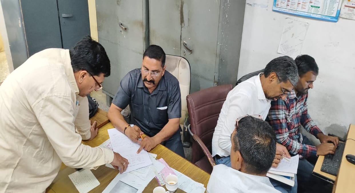 Raid of CM flying in District Revenue Officer office in Fatehabad