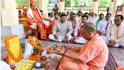 CM Yogi Adityanath inaugurated Hanumat Pran Pratishtha and Rudra Mahayagya in Gorakhnath temple.