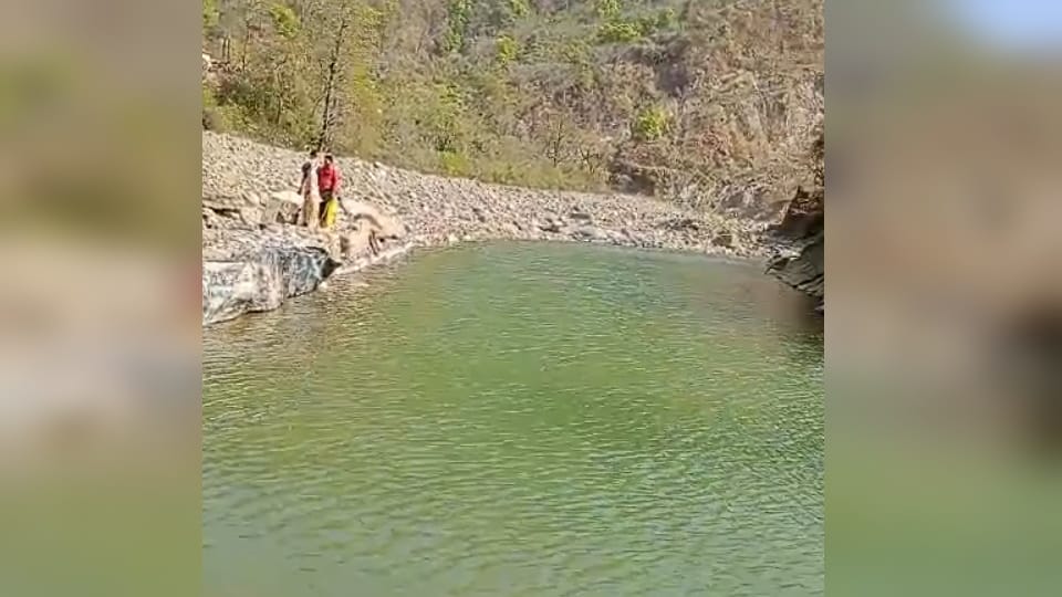 Kotdwar News Boy From Najibabad died due to drowning while bathing in river Near Sidhbali Temple