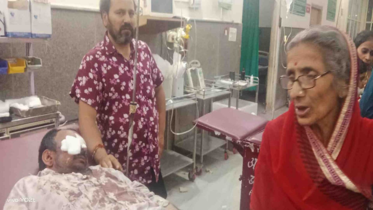 Bikaner News: Bike rider injured after being hit by Chinese manja