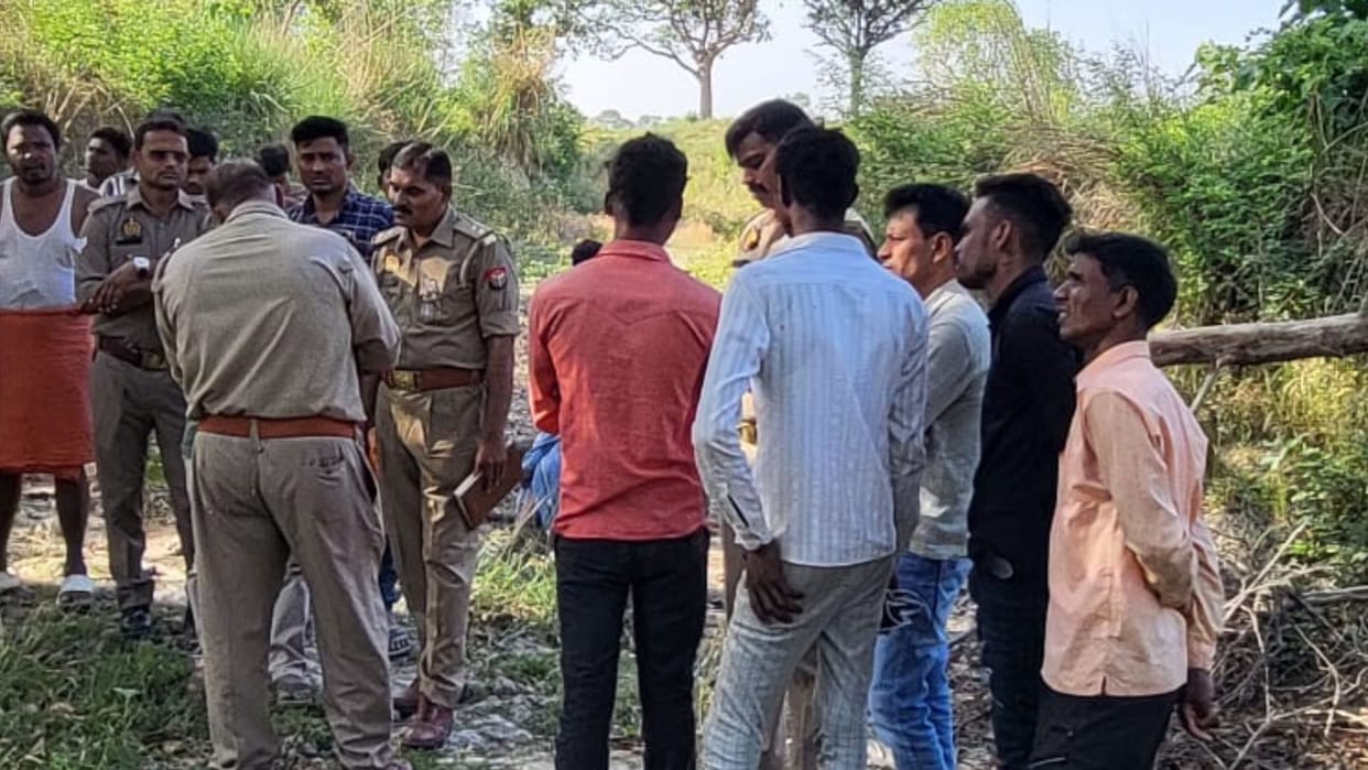dead body o Laborer found hanging on tree in azamgarh