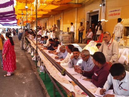 Muzaffarnagar: Polling parties left from Kukra Mandi, voting is to be held tomorrow at 1698 booths