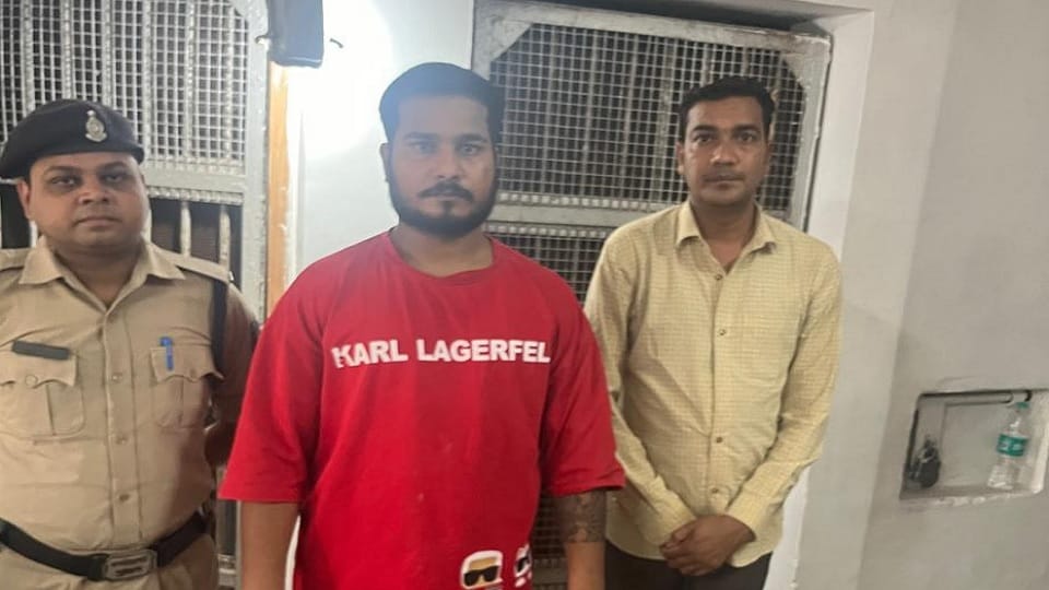 पुलिस की गिरफ्त में आरोपी