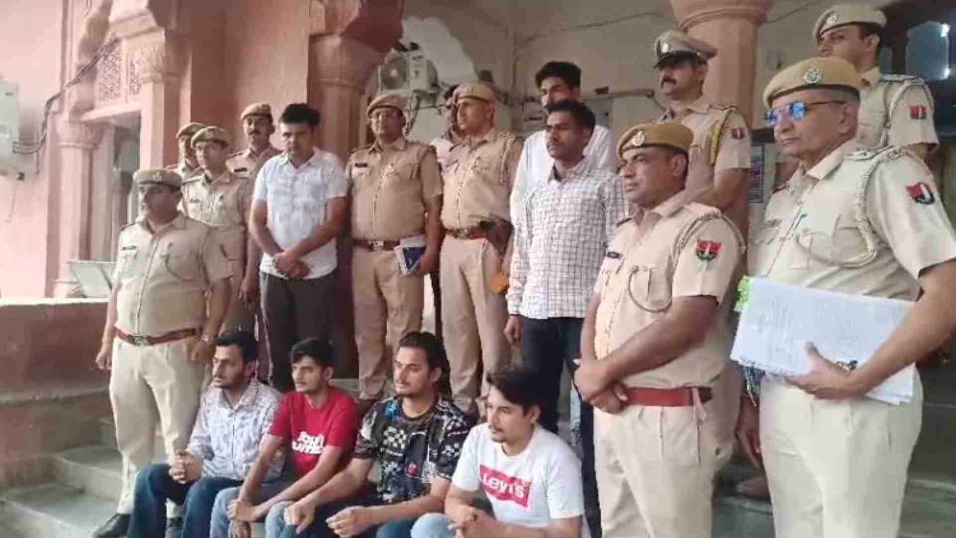 पुलिस की गिरफ्त में आरोपी।