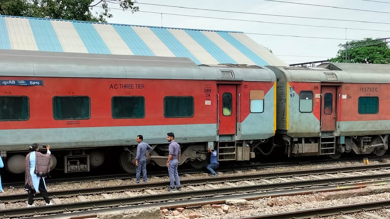 Five trains cancelled in Varanasi 24 trains including Rajdhani arrived hours late