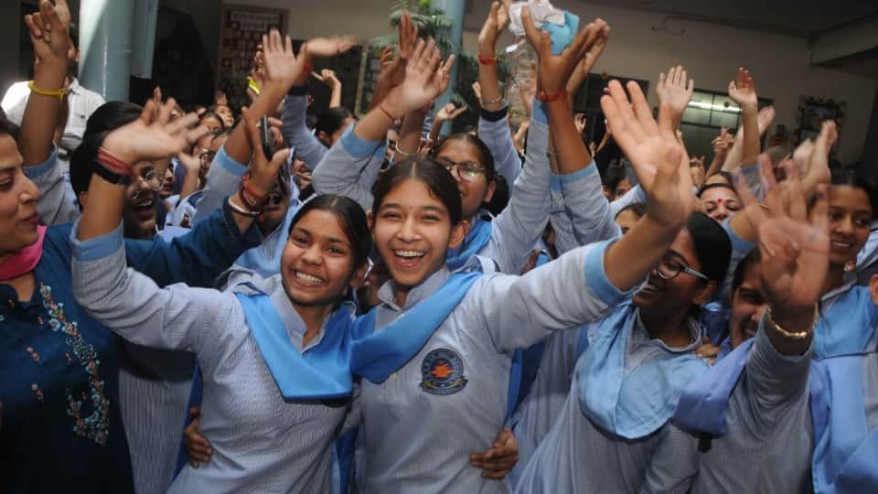 PSEB 10th Result 2024 List Of Topper Girl Students name And Details in Hindi