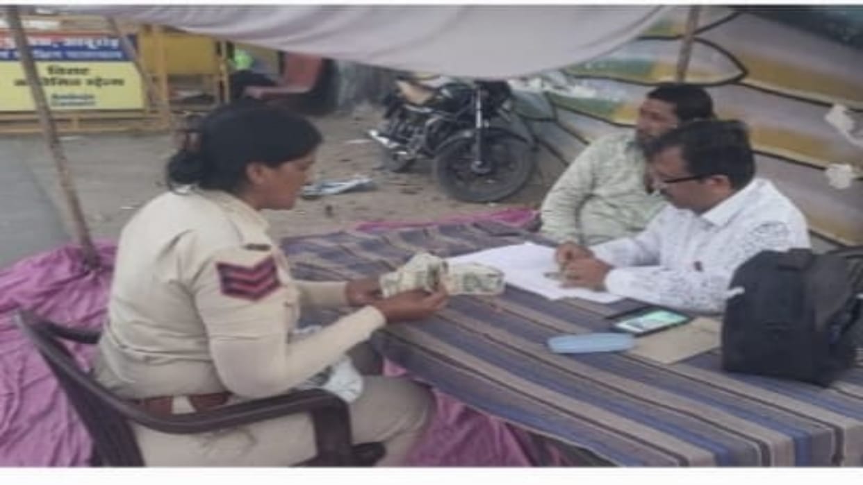 Abu Road News: Due to vigilance in elections, investigation operation of SST team, 2.5 lakh seized from car