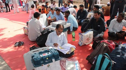 Rampur seat: Polling parties leave for elections, six candidates decided tomorrow, voting 1789 booths