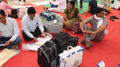 Rampur seat: Polling parties leave for elections, six candidates decided tomorrow, voting 1789 booths