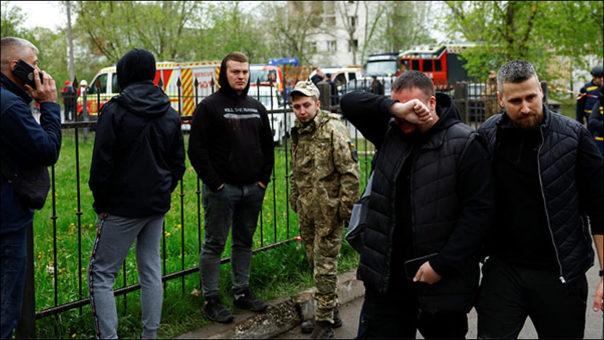 Russian missile attack in Chernihiv President Volodymyr Zelensky blamed Ukraines air defences