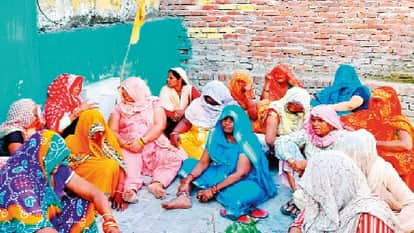 हादसे के बाद गमगीन परिजन