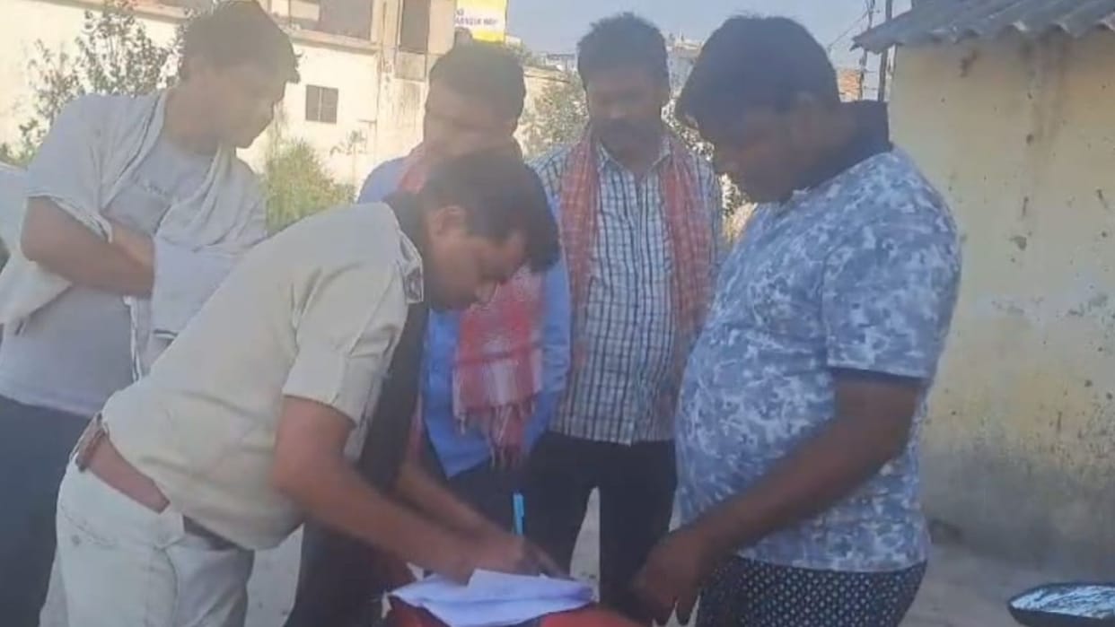 Teenager dies after being hit by train in gopalganj