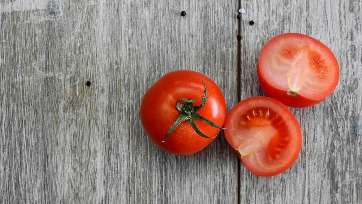 Skin Care Tips how to use tomato peel for skin care in hindi