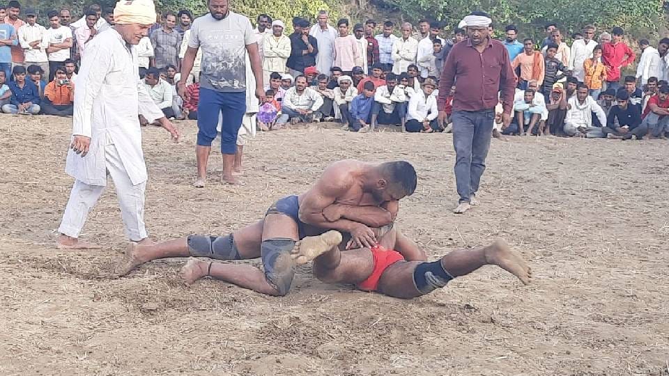 no wrestler showed courage to fight against Hoshiar Singh In Utsani Mela Dangal he declared victorious in end