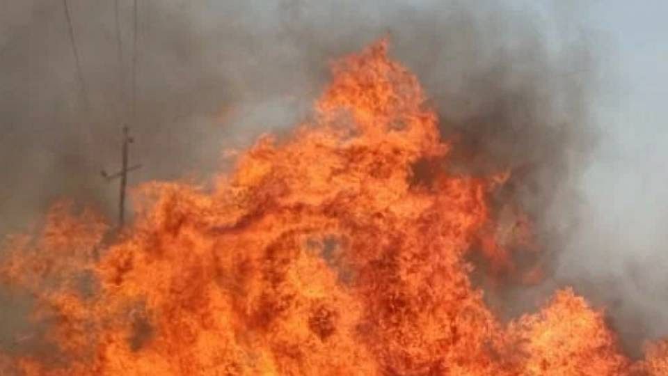 A massive fire broke out in Delhi's Kashmere Gate metro station