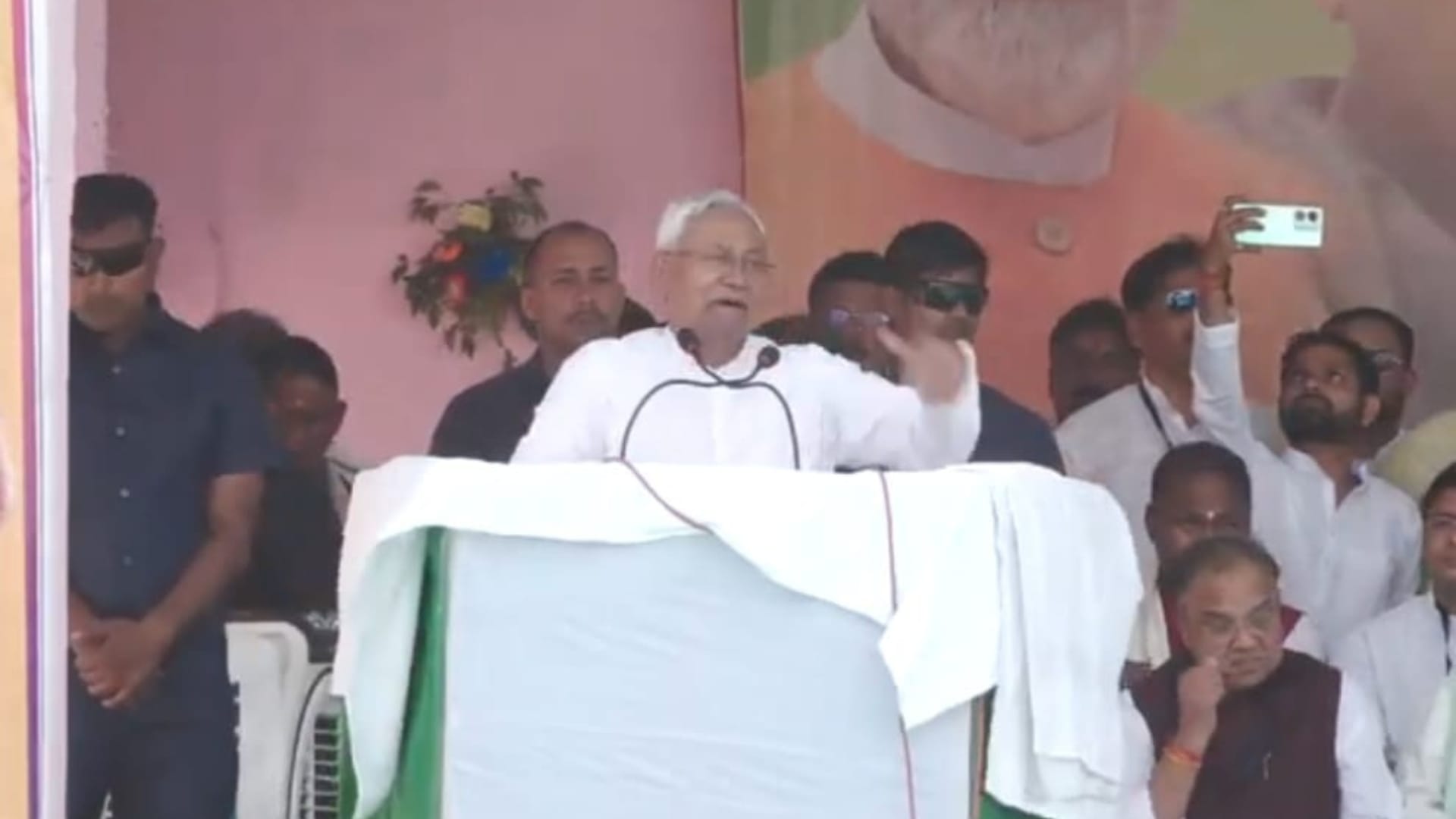 मुख्यमंत्री नीतीश कुमार।