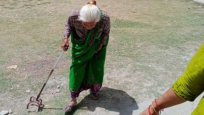 PHOTOS: युवाओं में उत्साह, बुजुर्गों-दिव्यांगों का हाैसला भी कम नहीं, बूथों पर ऐसे गए तो देखता रह गया हर कोई Uttarakhand Lok Sabha Election 2024 Phase 1 Voting Youth and Elderly Craze For vote photos