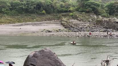 ब्यास नदी में डूबा दंपती, पति की मौत