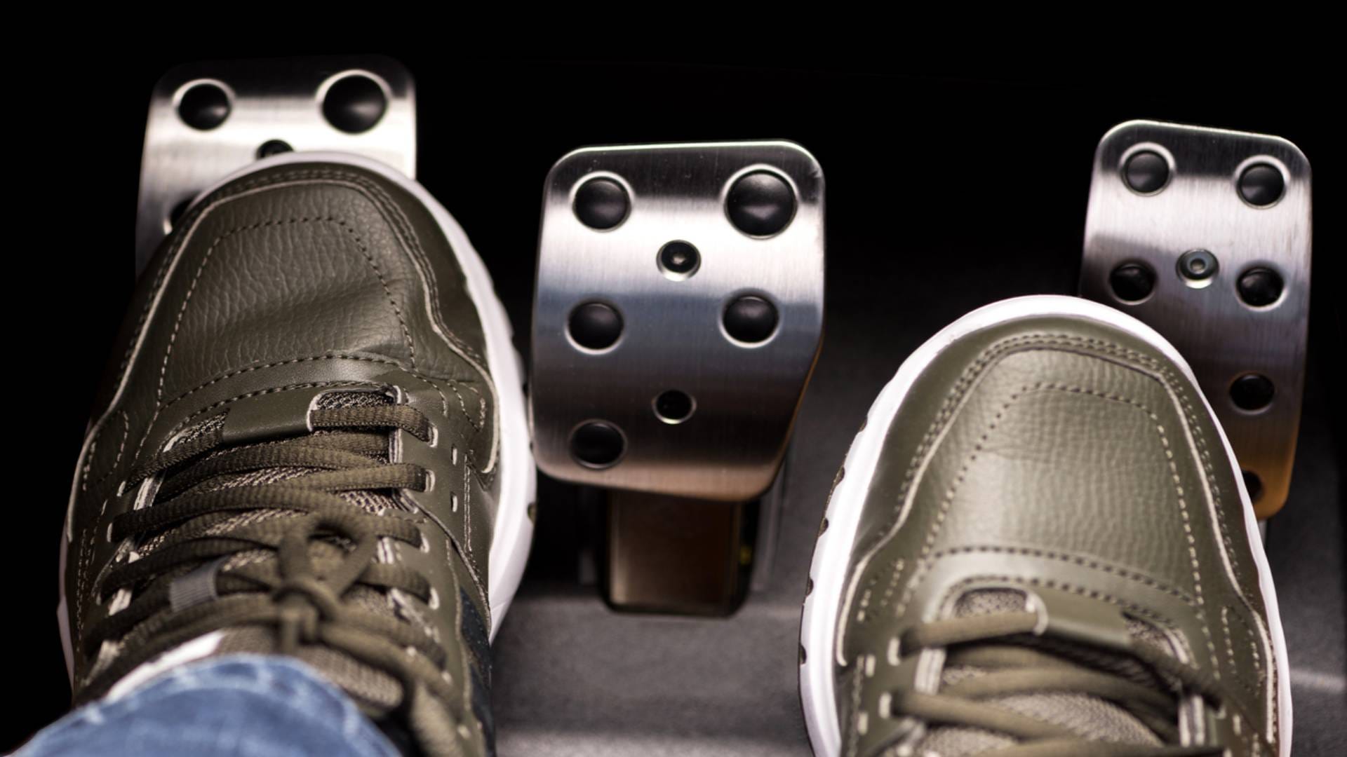 These things should be kept in mind while using gear and clutch in the car