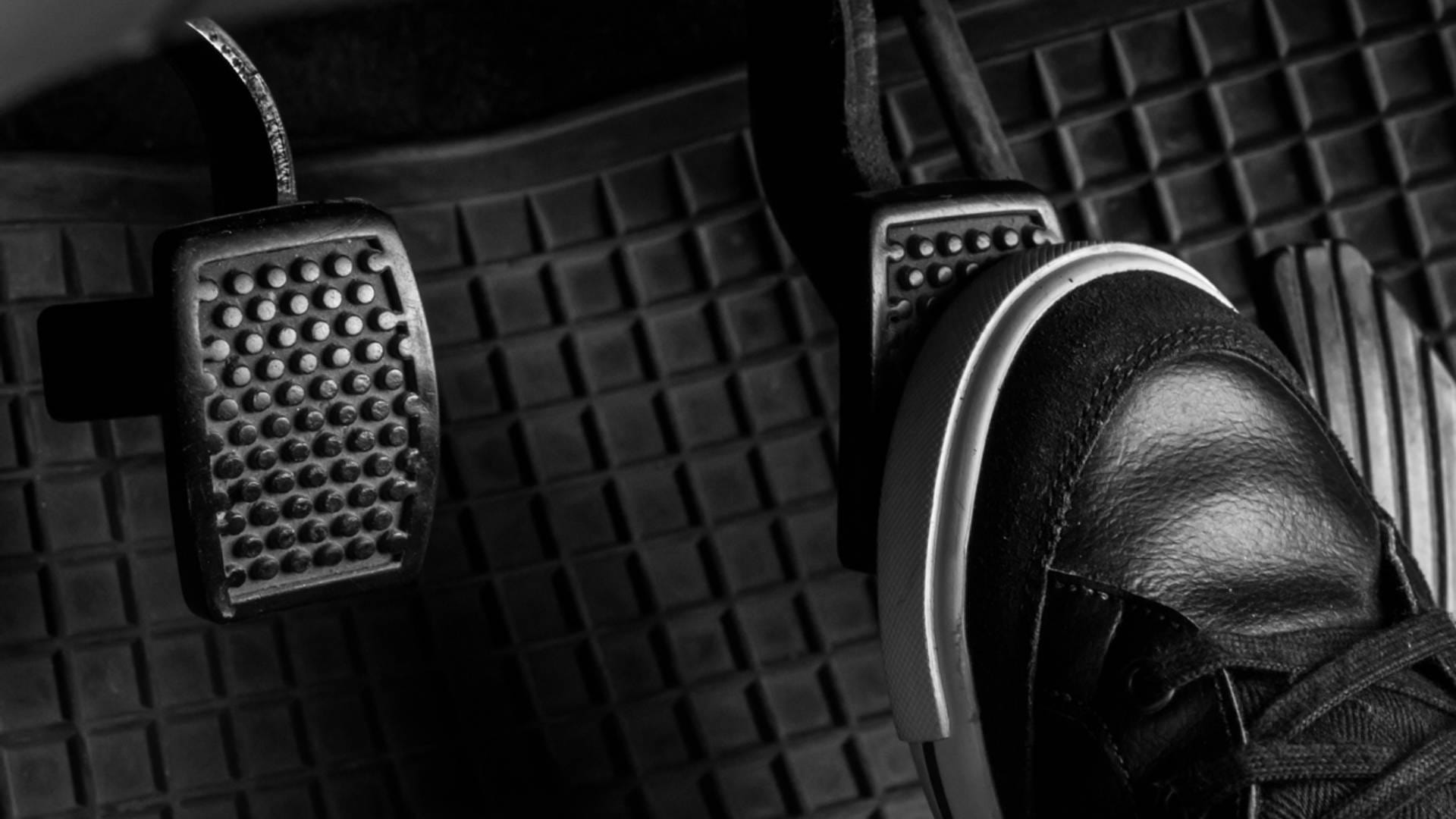 These things should be kept in mind while using gear and clutch in the car