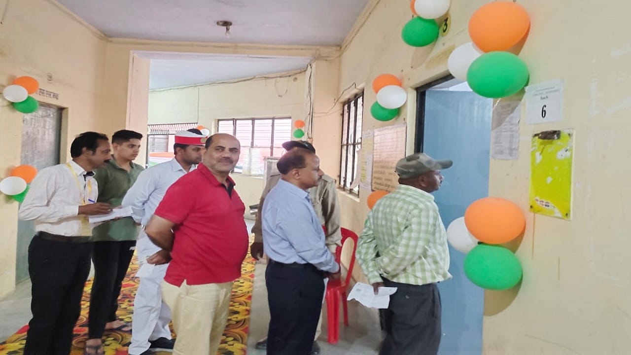 Lok Sabha Election 2024 Voters cast their votes with enthusiasm in Pilibhit