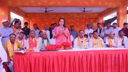 BJP candidate Hema Malini holds street meeting in Nandgaon for Lok Sabha elections