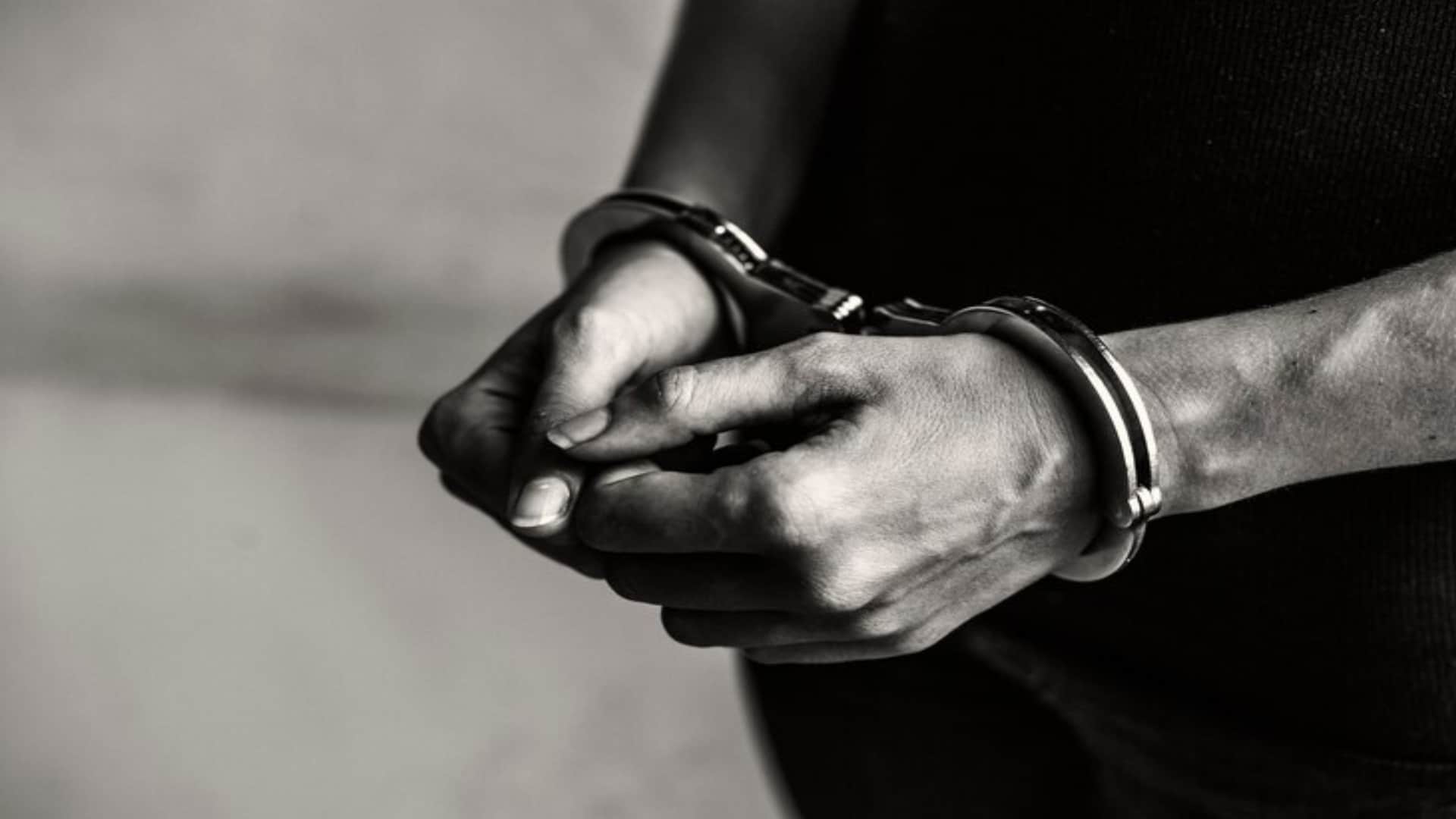 गिरफ्तारी।