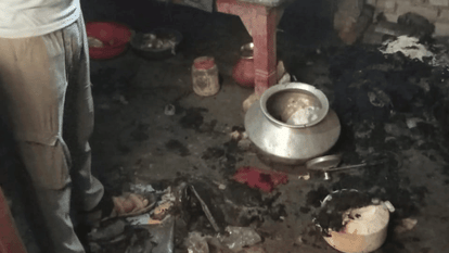 Due to fire in the fields in Sant Kabir Nagar area, the fire reached inside the village, 50 houses burnt.