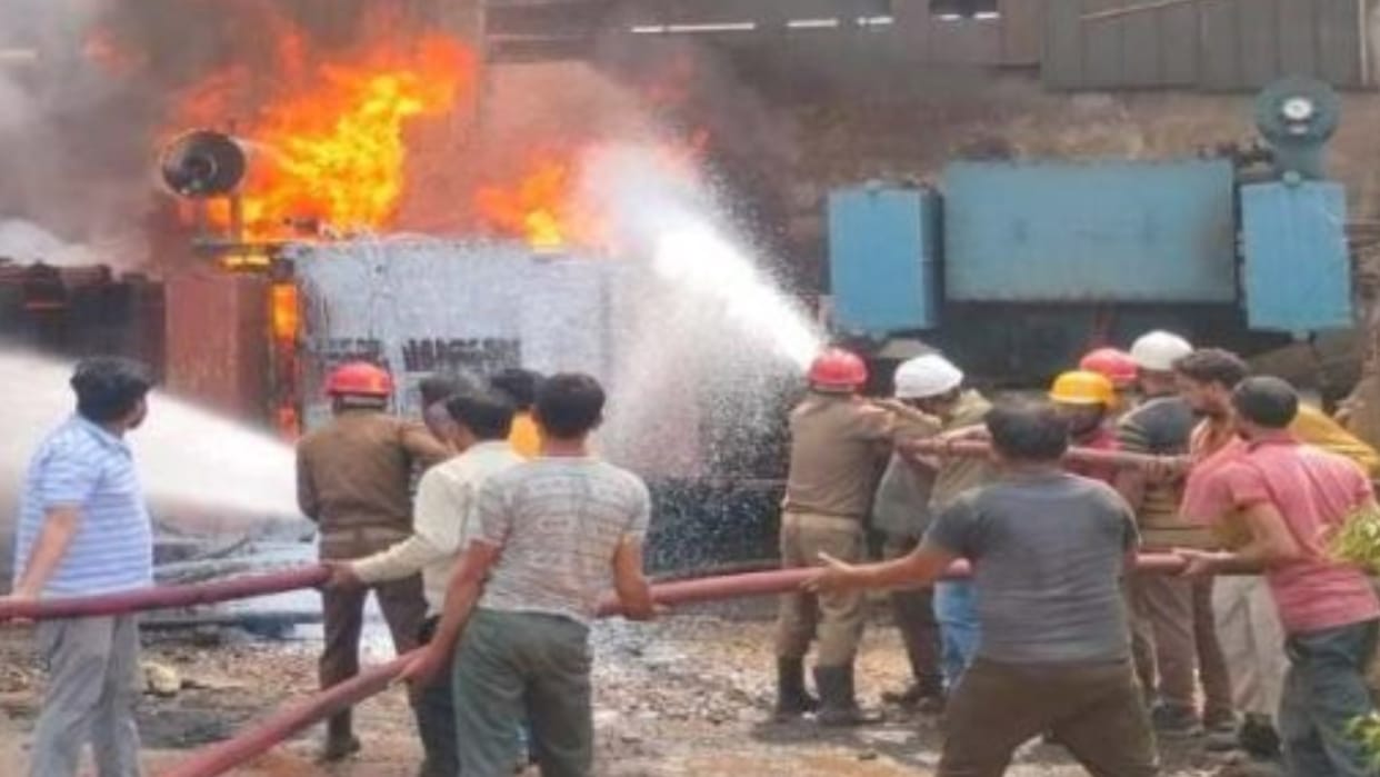 Raipur Fire News: fire broke out factory in Urla, six transformer burnt to ashes, fire team fire under contro