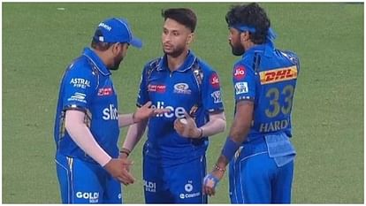 IPL 2024: कप्तान हार्दिक को अनदेखा कर आकाश ने मानी रोहित की बात? मैच के दौरान मुंबई की टीम का यह वीडियो वायरल IPL 2024: Akash agreed to Rohit Sharma by ignoring captain Hardik on Final Over Strategy? Video PBKS vs MI