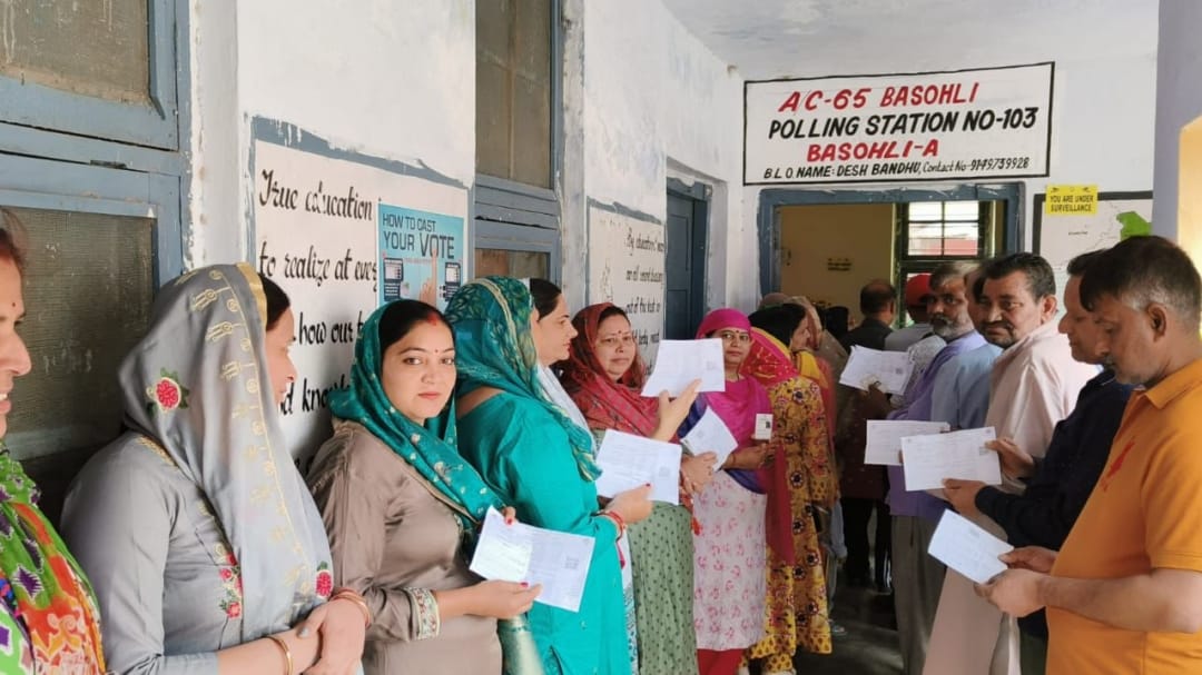 Udhampur Lok Sabha election : Voting continues in Udhampur seat amid strong winds and rain
