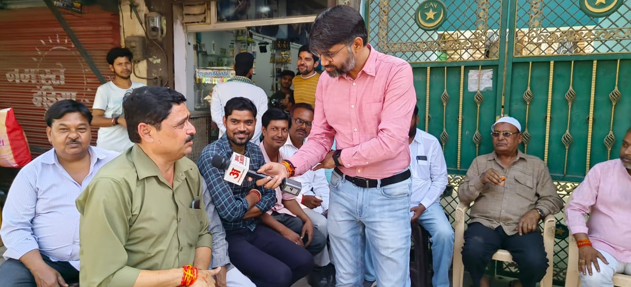 Satta Ka Sangram: Issue of illegal mining and farmers' problems discussed over tea, know what Jalaun residents