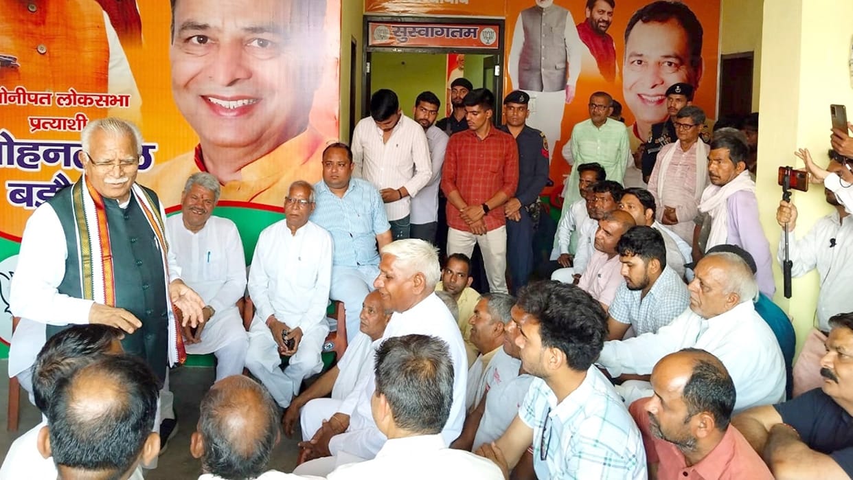 Former Chief Minister Manohar Lal Khattar suddenly arrived in Jind
