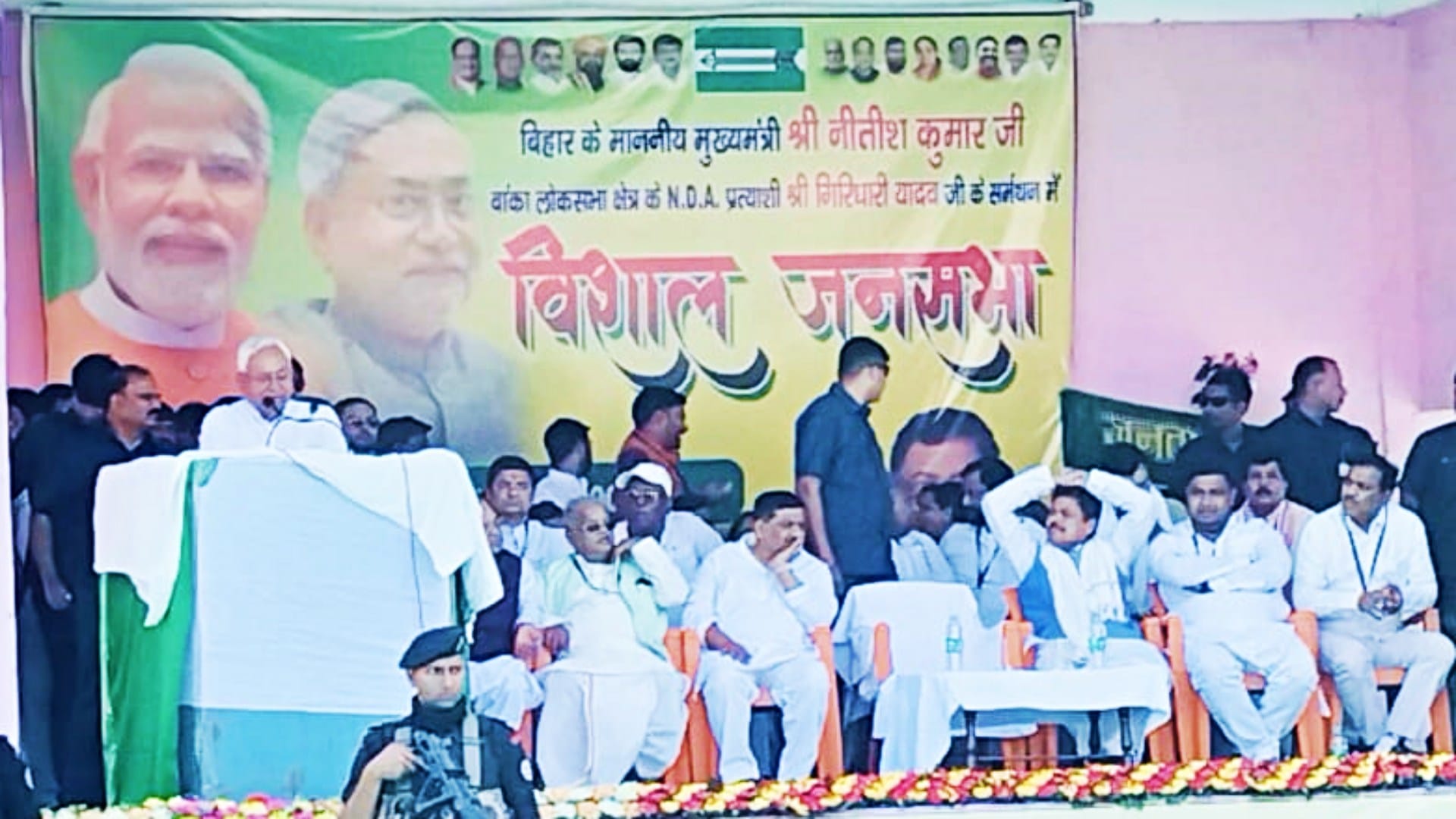 चुनावी सभा को संबोधित करते सीएम नीतीश कुमार