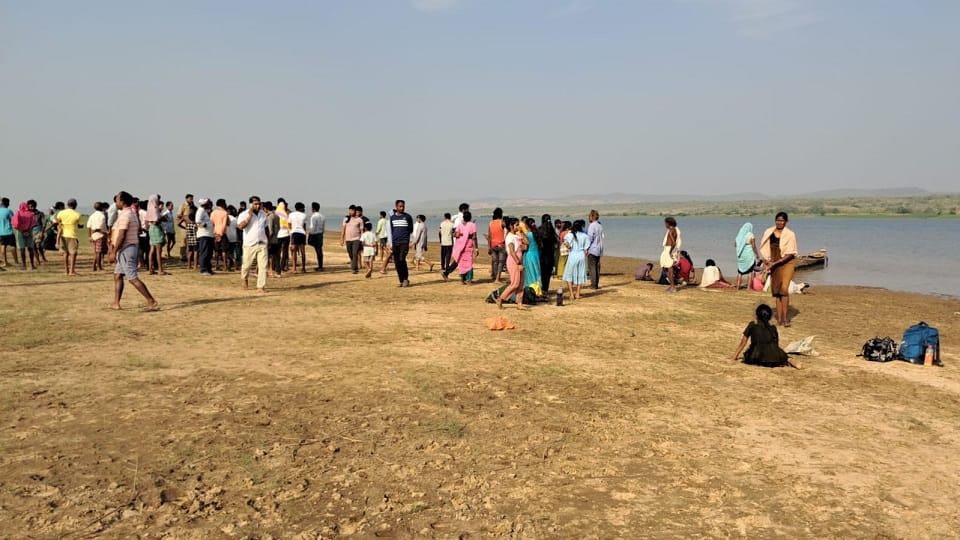 Mahanadi boat accident 6 bodies recovered so far four women and three children missing