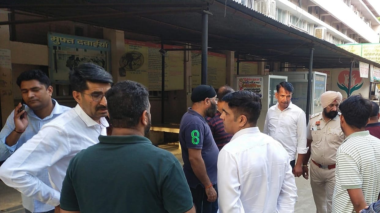 Case registered against four accused including parents and sister in Fatehabad school director suicide case