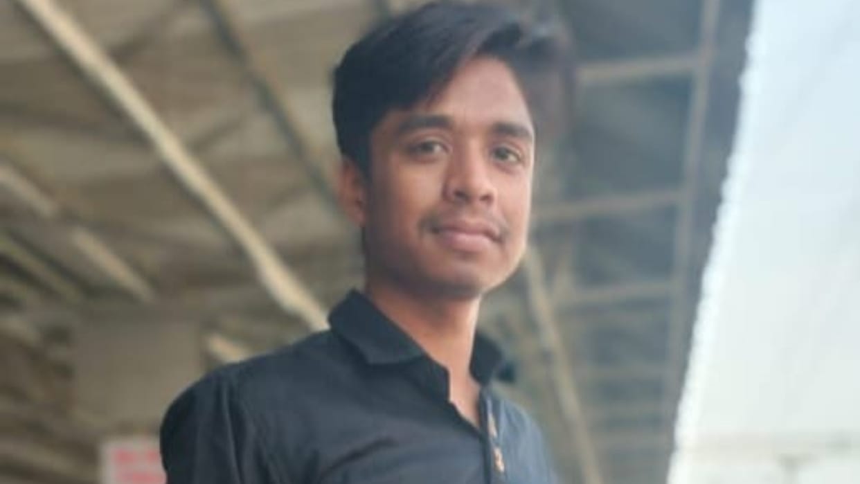 youth voters dies in road accident who coming to casting vote in pilibhit