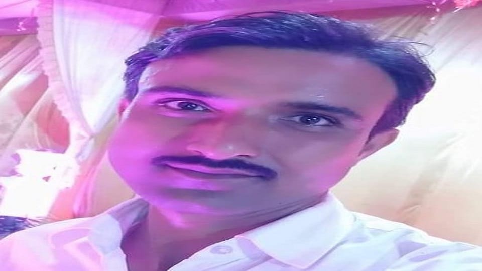 Troubled by a moneylender, a young man committed suicide by jumping in front of a train