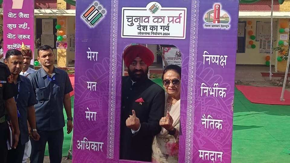 Uttarakhand Lok Sabha Election 2024 Phase 1 Voting on five states Political leaders Give Vote Photos
