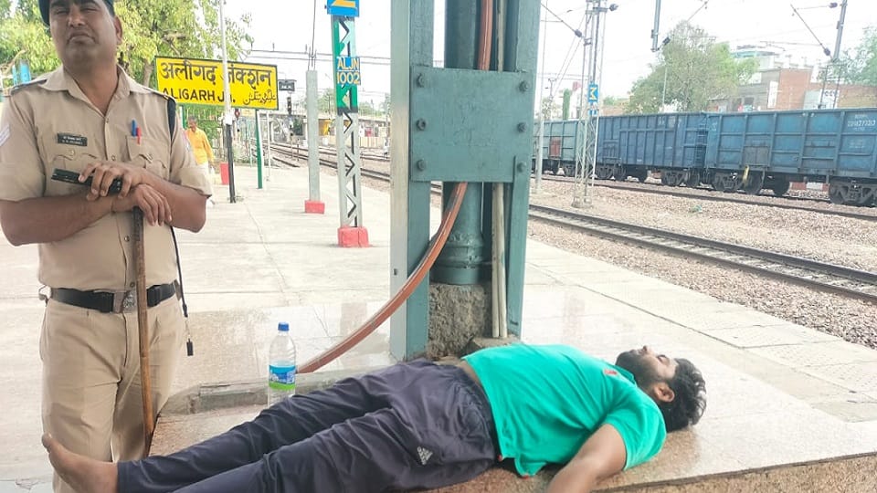 Young man fell while boarding the train