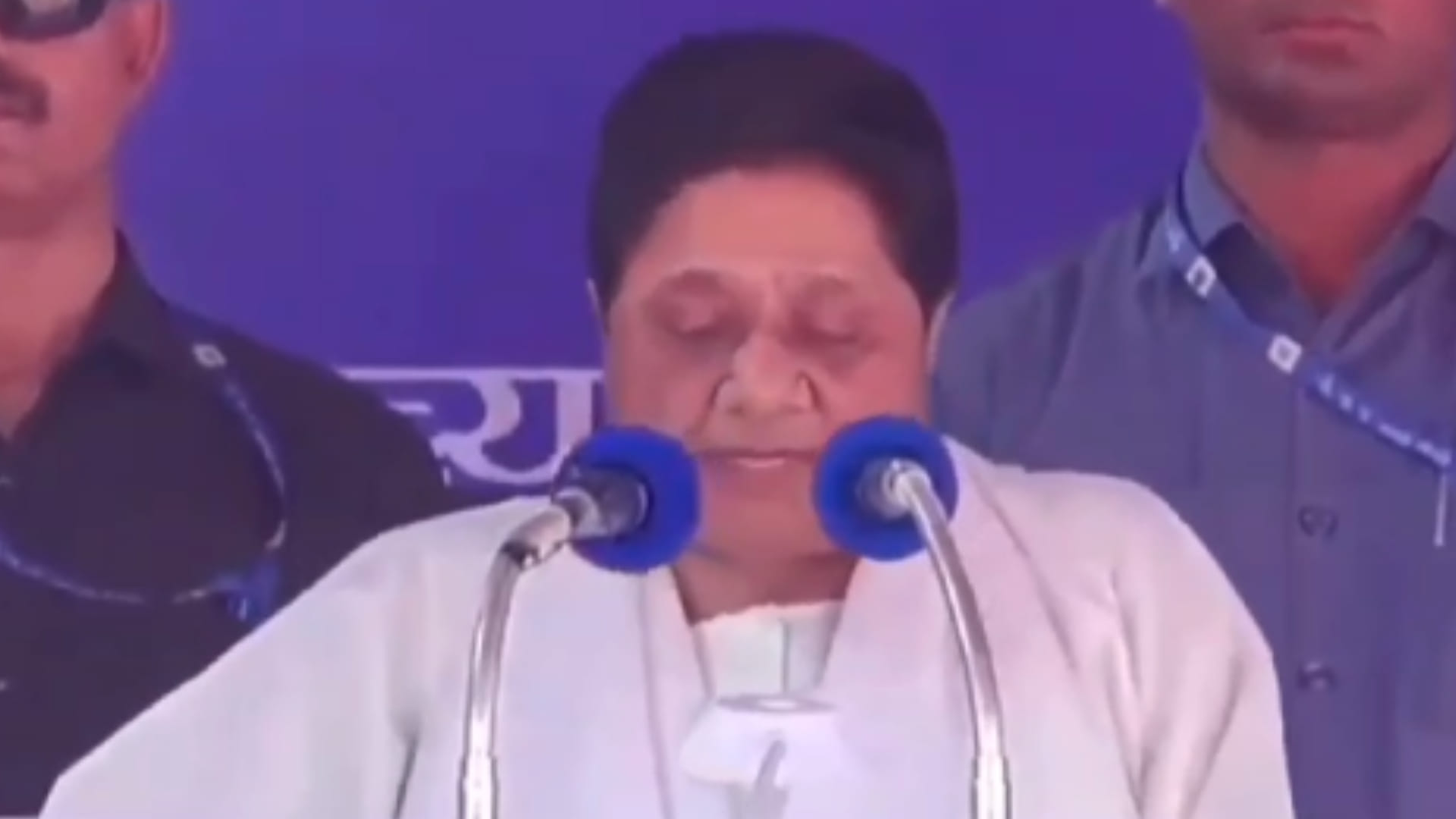 रीवा में मायावती ने चुनावी सभा को संबोधित किया।