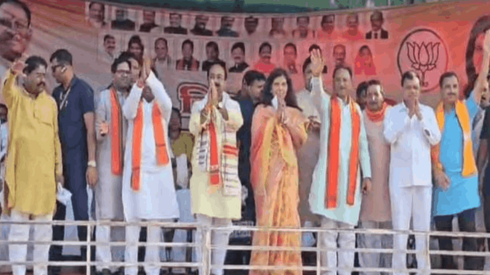 Deepka Municipality President Santoshi and Youth Congress workers joined BJP in CM Sai's program